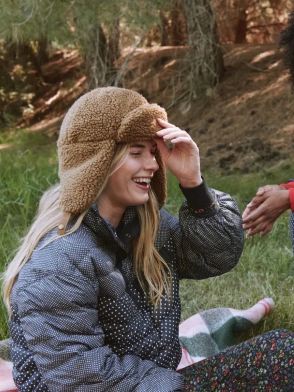 Eddie Bauer x THE GREAT Winter Fleece Trapper Hat in Camel